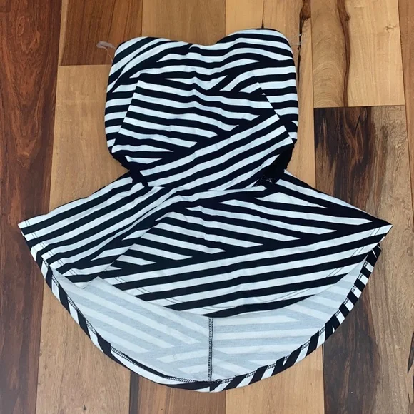 NWT- CHARLOTTE RUSSE LACE STRIPED STRAPLESS PEPLUM TOP- SIZE S - Picture 3 of 7